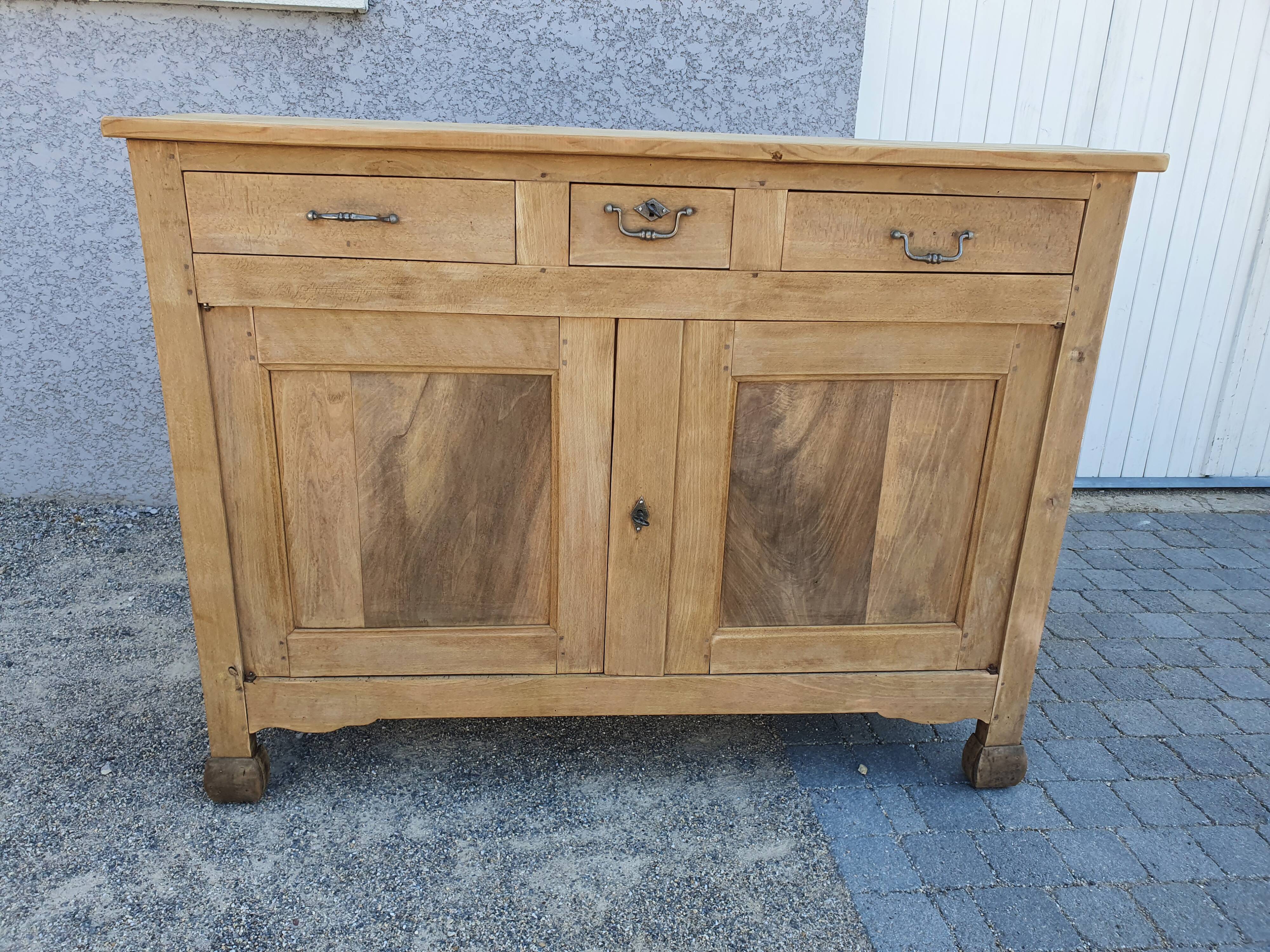 Bahut buffet furniture of old raw wood shallow
