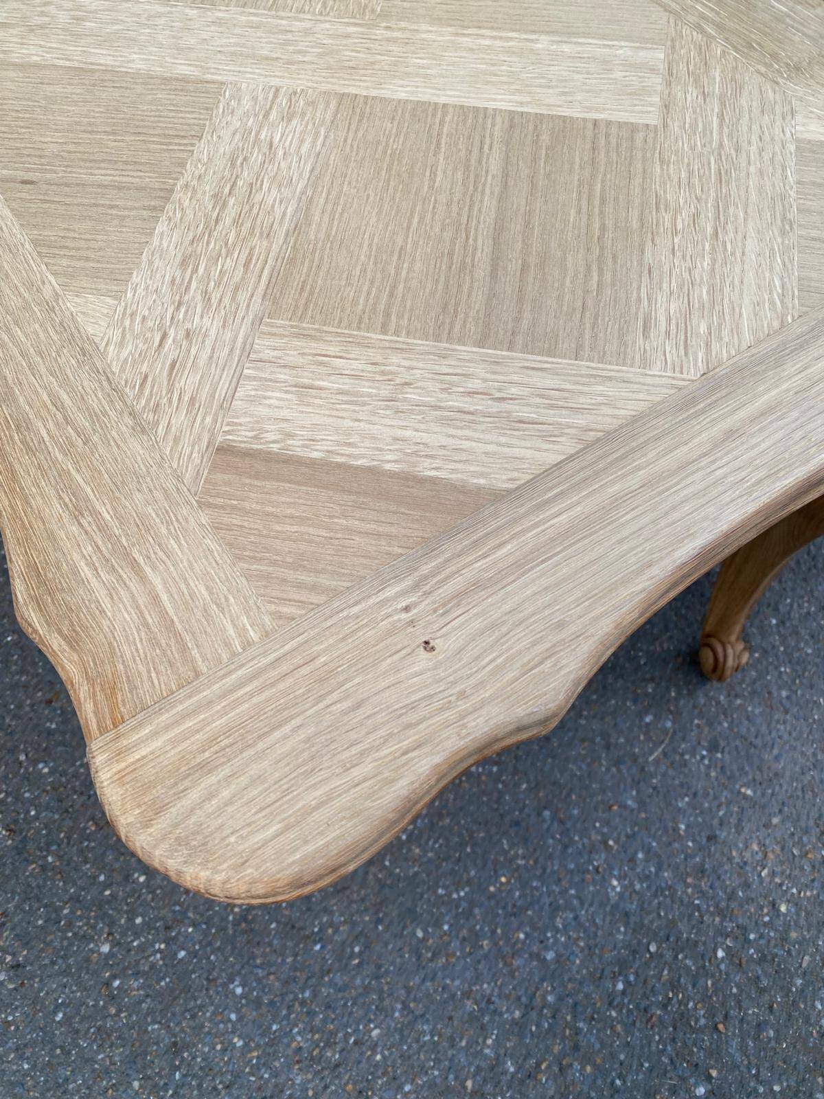 Table à manger extensible Louis XV bois massif chêne et marqueterie 250cm