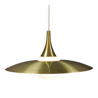 Suspension des années 1970 en verre blanc mat et métal couleur laiton.