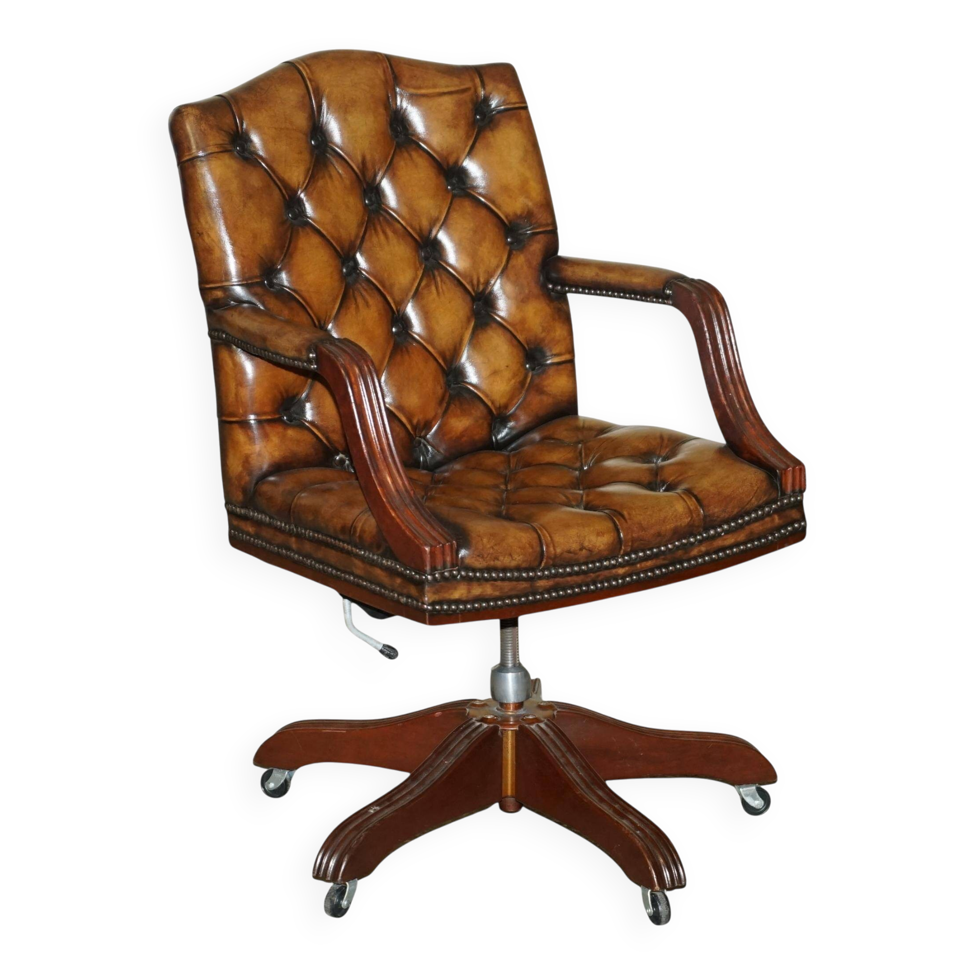 Chaise Chesterfield capitane restaurée en cuir