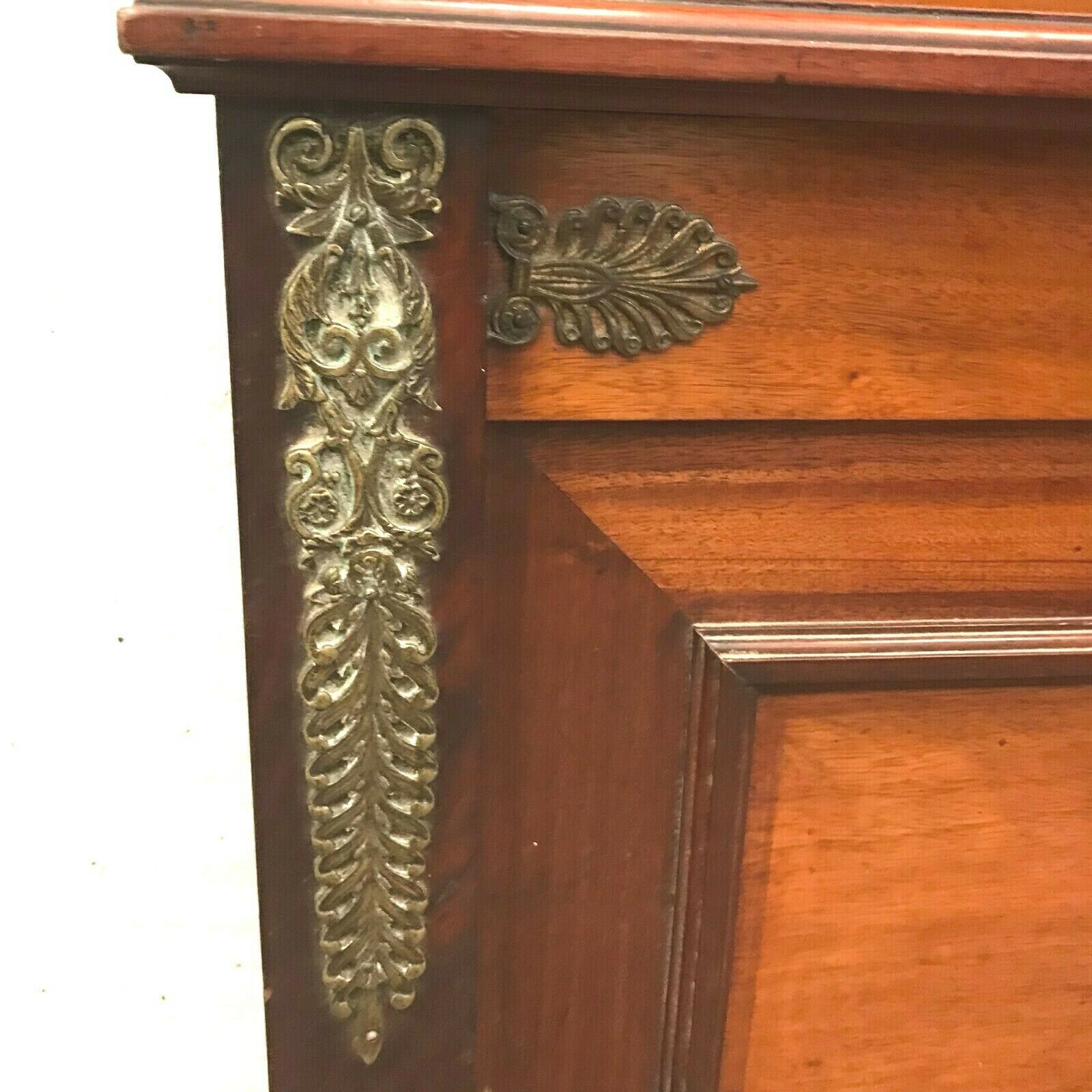 Napoleon period bed in mahogany and veneer XIX century