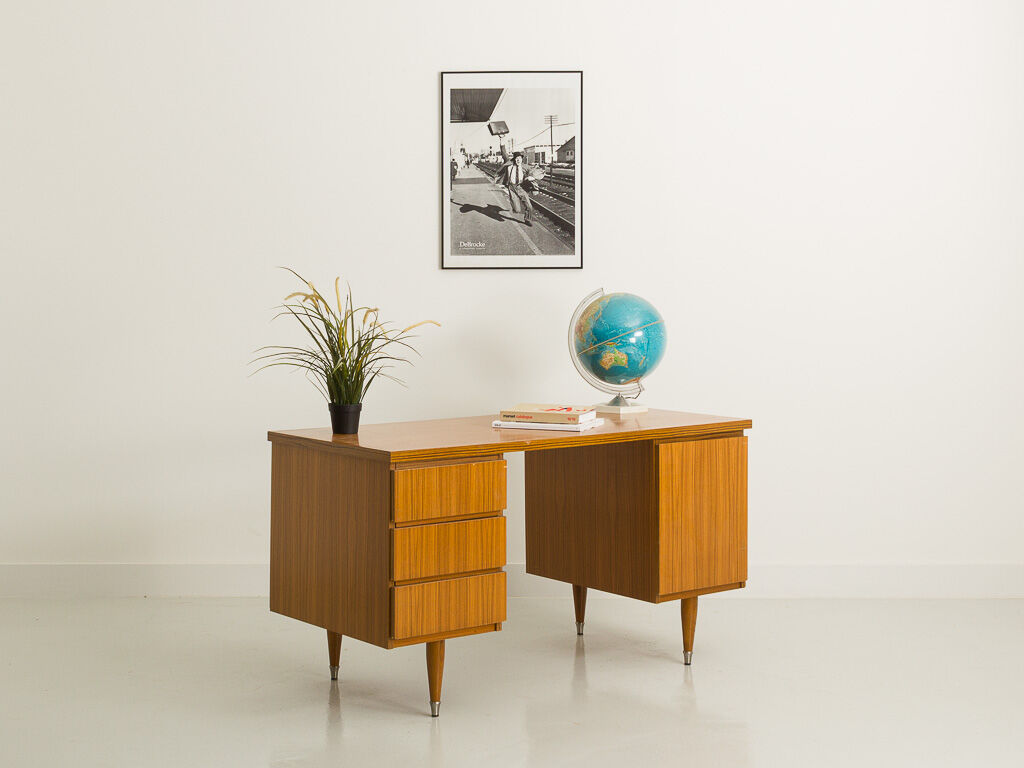 Vintage desk 3 drawers and 1 swing door