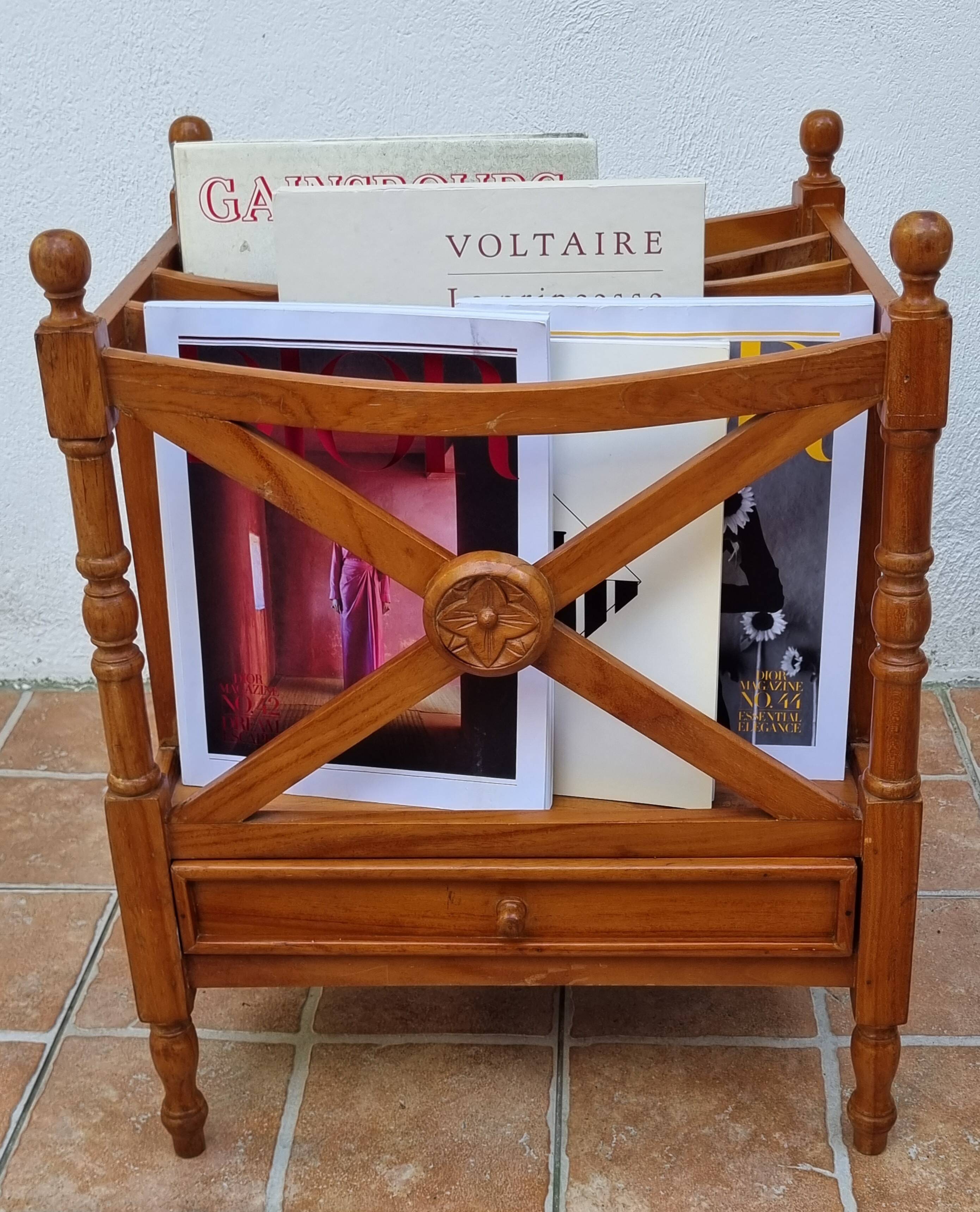 Vintage wooden magazine rack with drawer, English style, 60x45 cm.