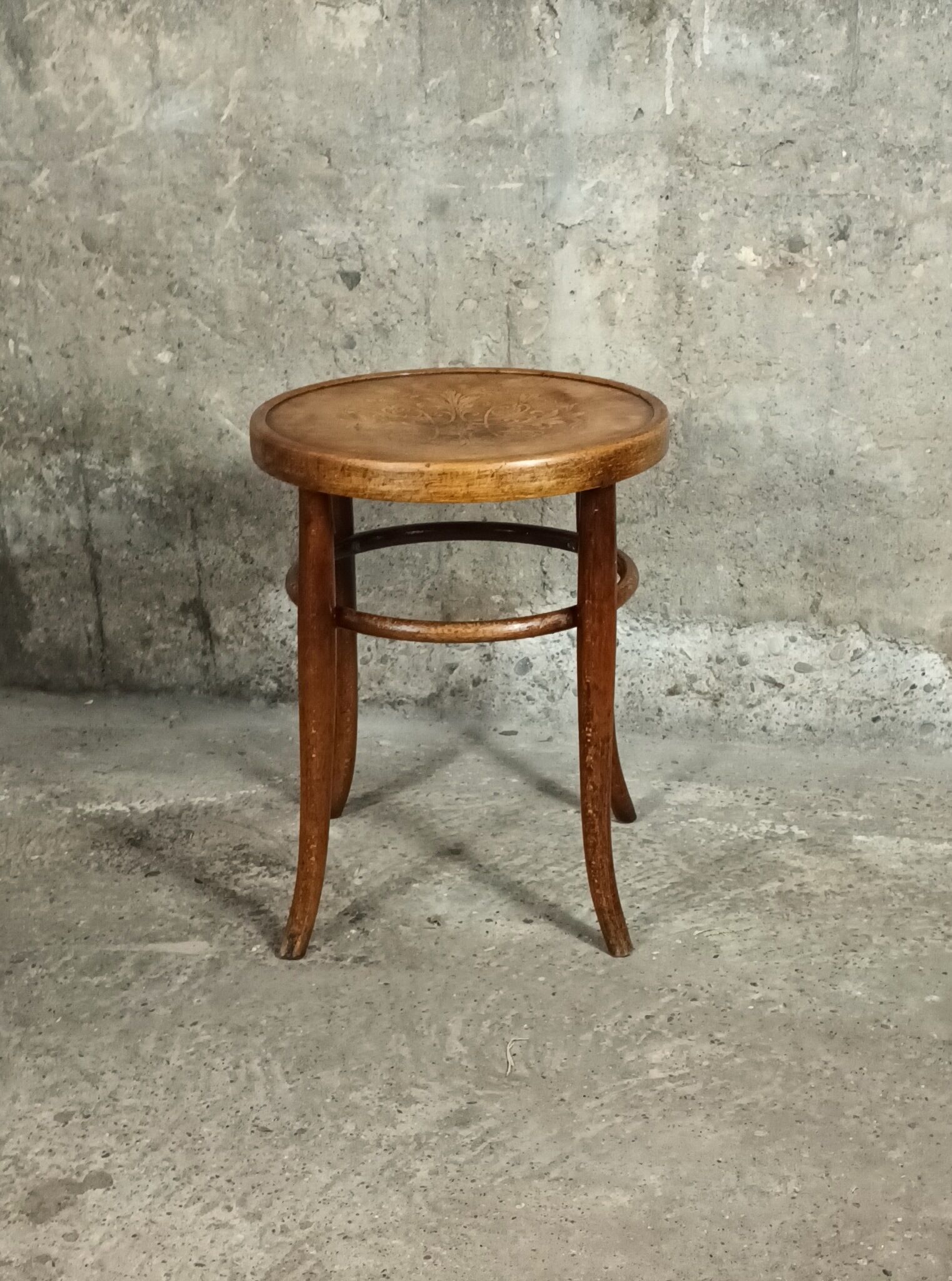 Art Nouveau bistro stool, bois-courbé, 1910