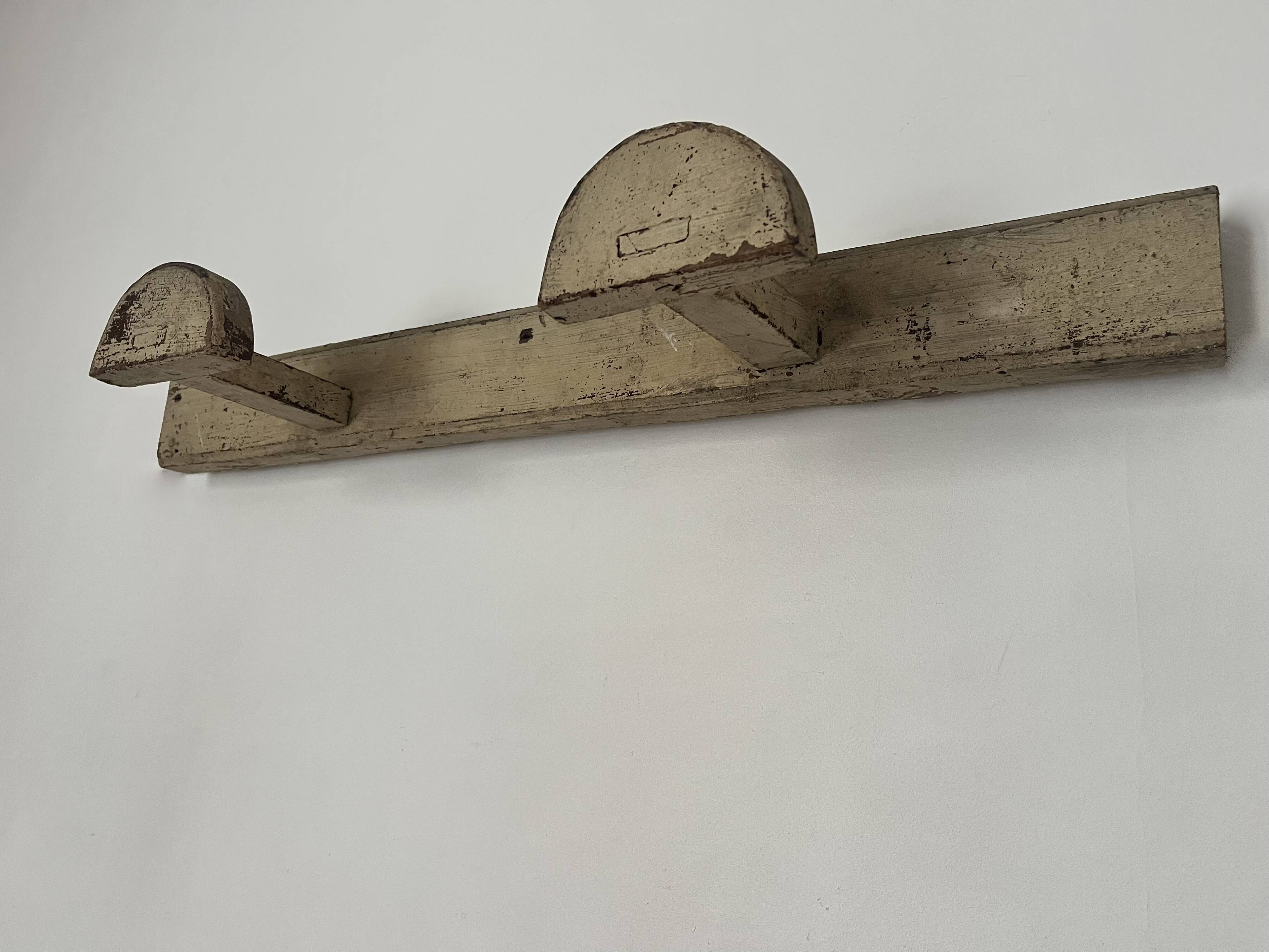 Patère murale, art populaire