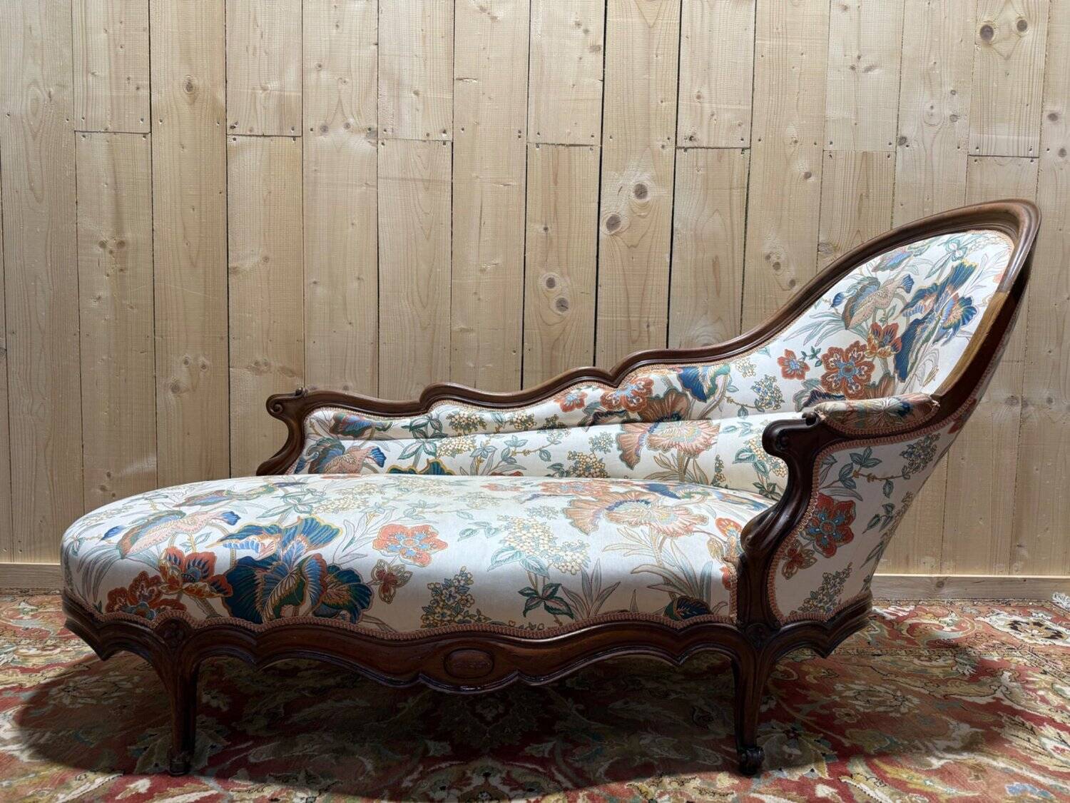 Louis Philippe meridian in carved walnut