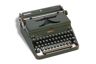 Machine à écrire Hermes 2000  vert militaire des années  60 de la marque Hermes