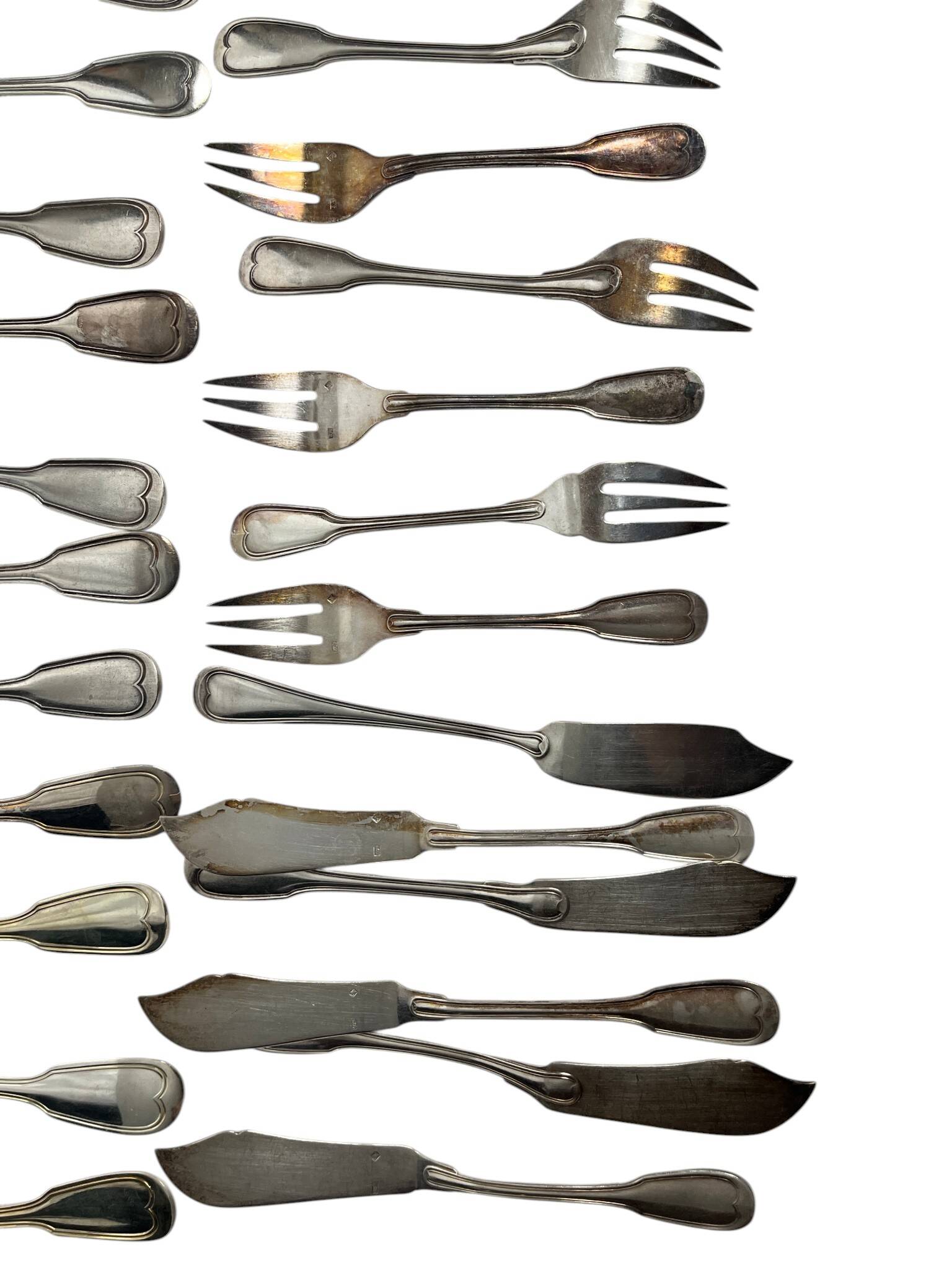 Important lot of 118 pieces of silver-plated metal cutlery by Ercuis, Christofle 20th century.