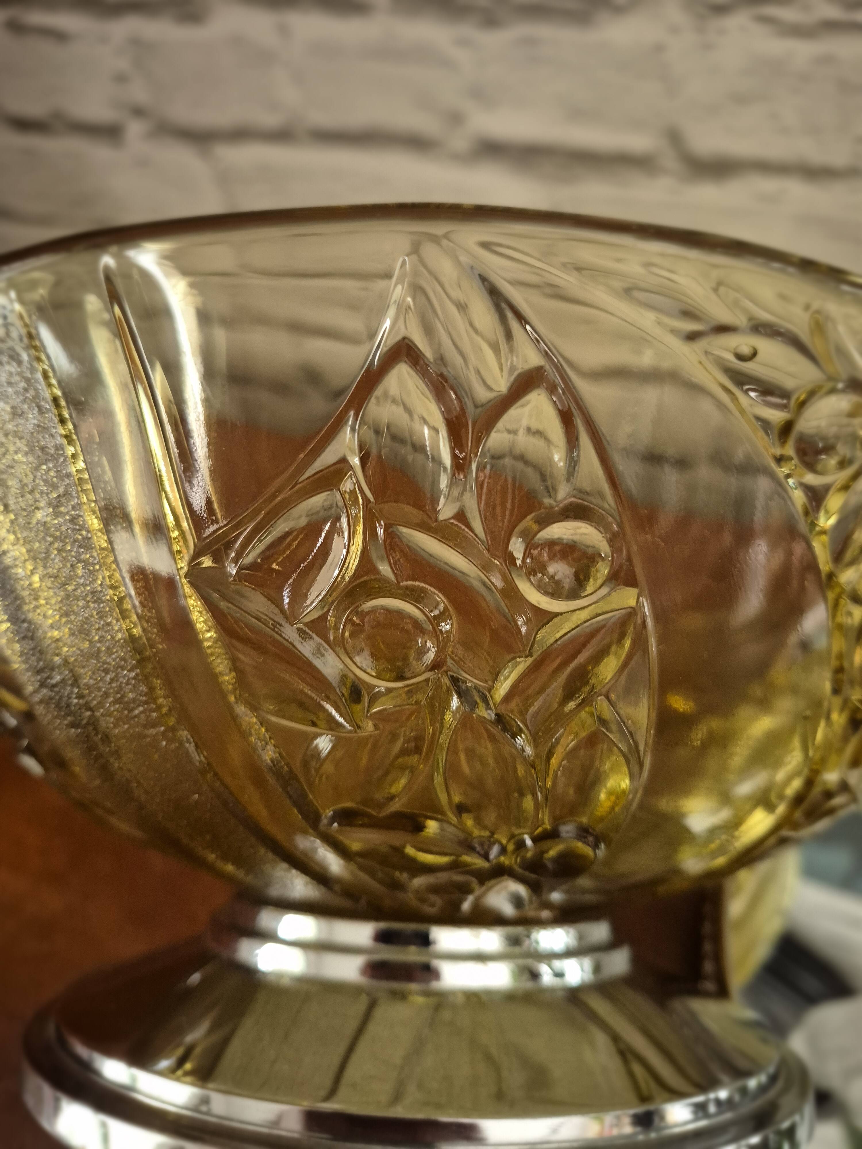 Art Deco fruit bowl in yellow molded glass