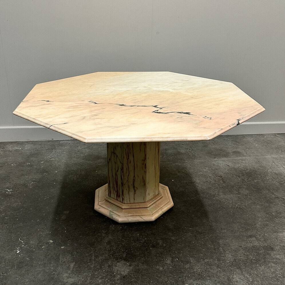 Fabulous Italian blush pink marble dining table, 1980s.