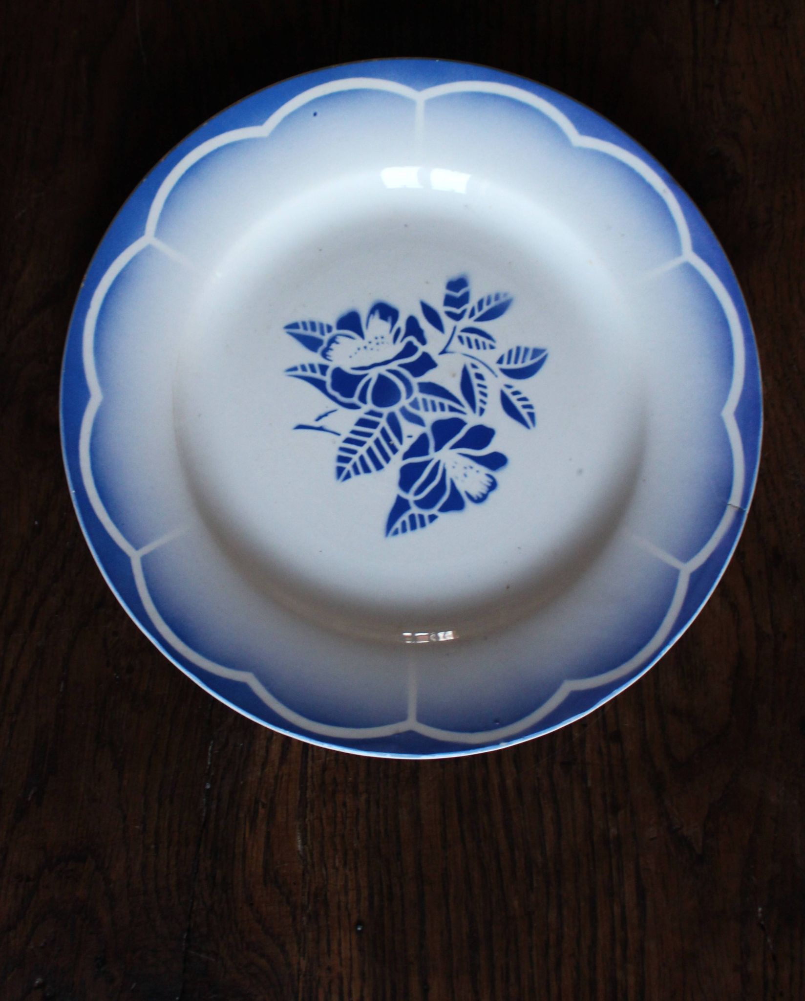 A set of 6 mismatched blue and pink floral dinner plates from Terre de Fer, Digoin.