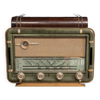 Bakelite record player radio 1930