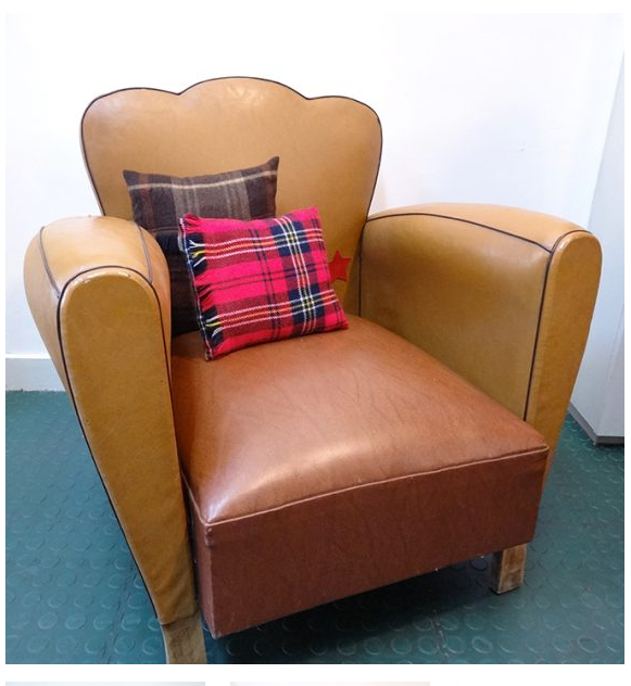 Fauteuil club moustache années 40