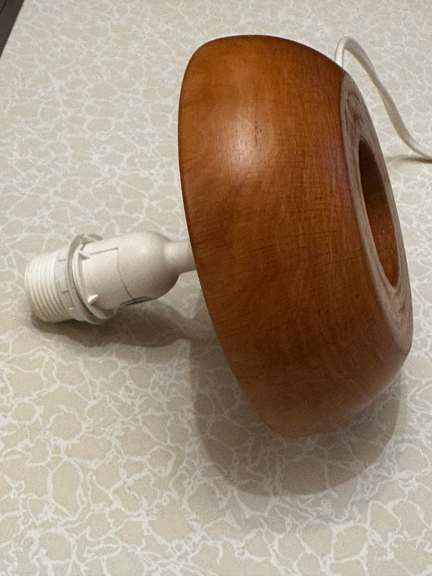 Petite lampe de table en bois massif tourné – années 80