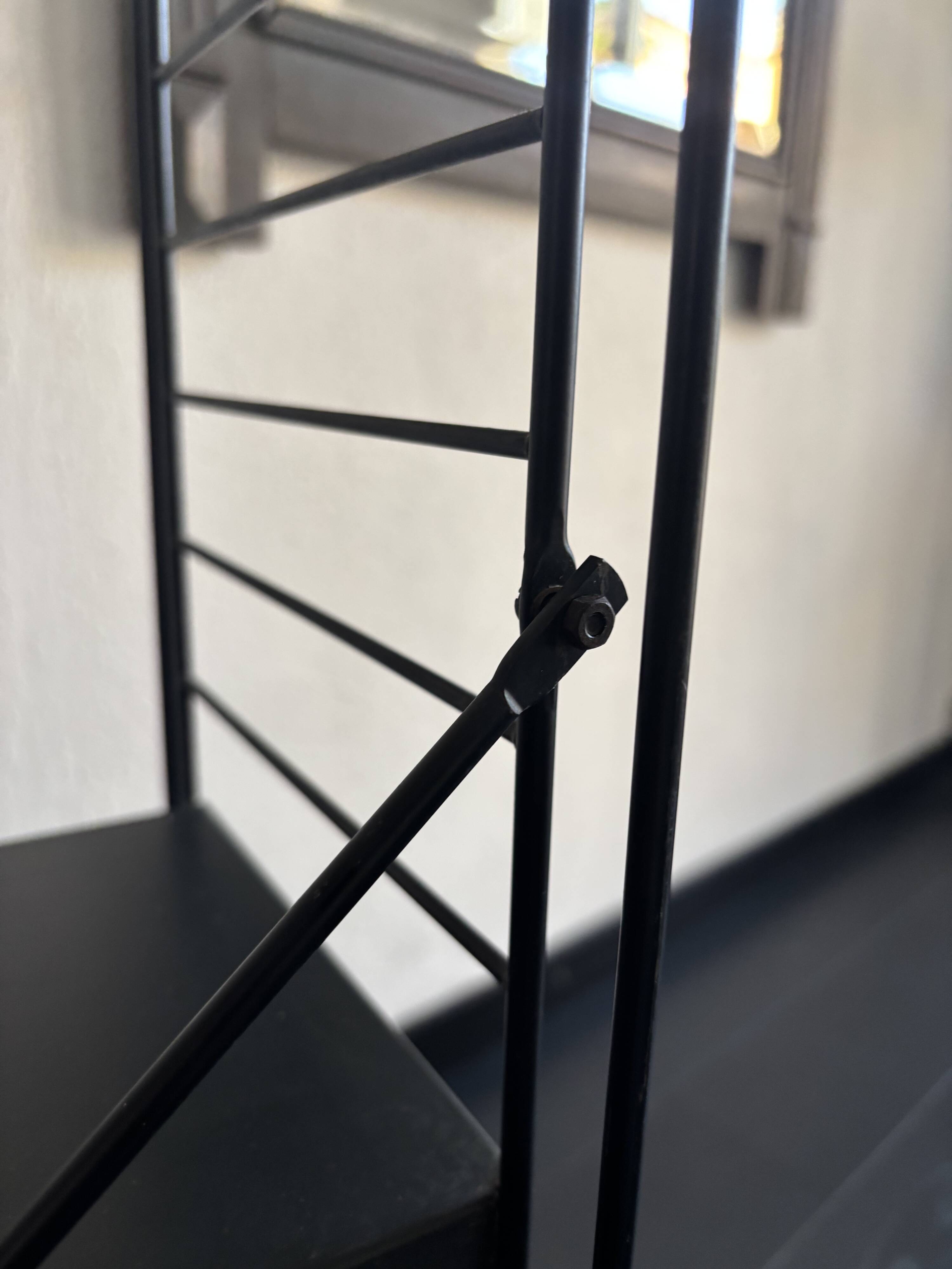 Etagère vintage 1950 tomado sur pieds design A.Dekker noire - 84 x 25 cm