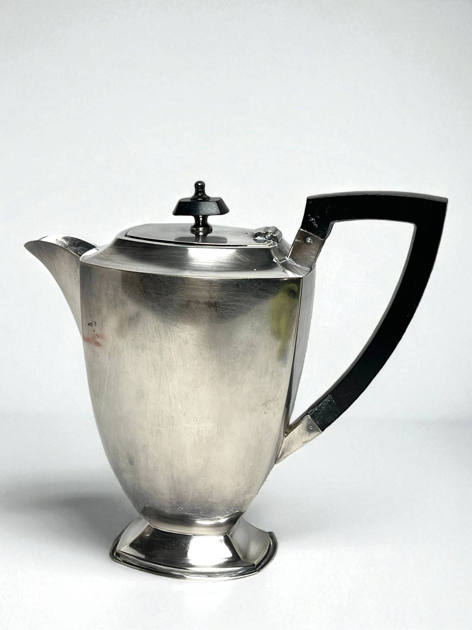 Art déco, verseuse anglaise métal argenté Sheffield ébène vers 1930