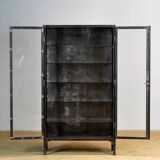 Armoire médicale en fer, années 1930