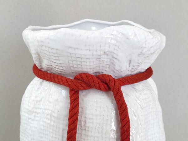 Vase vintage Bay Keramik sac de jute 1960
