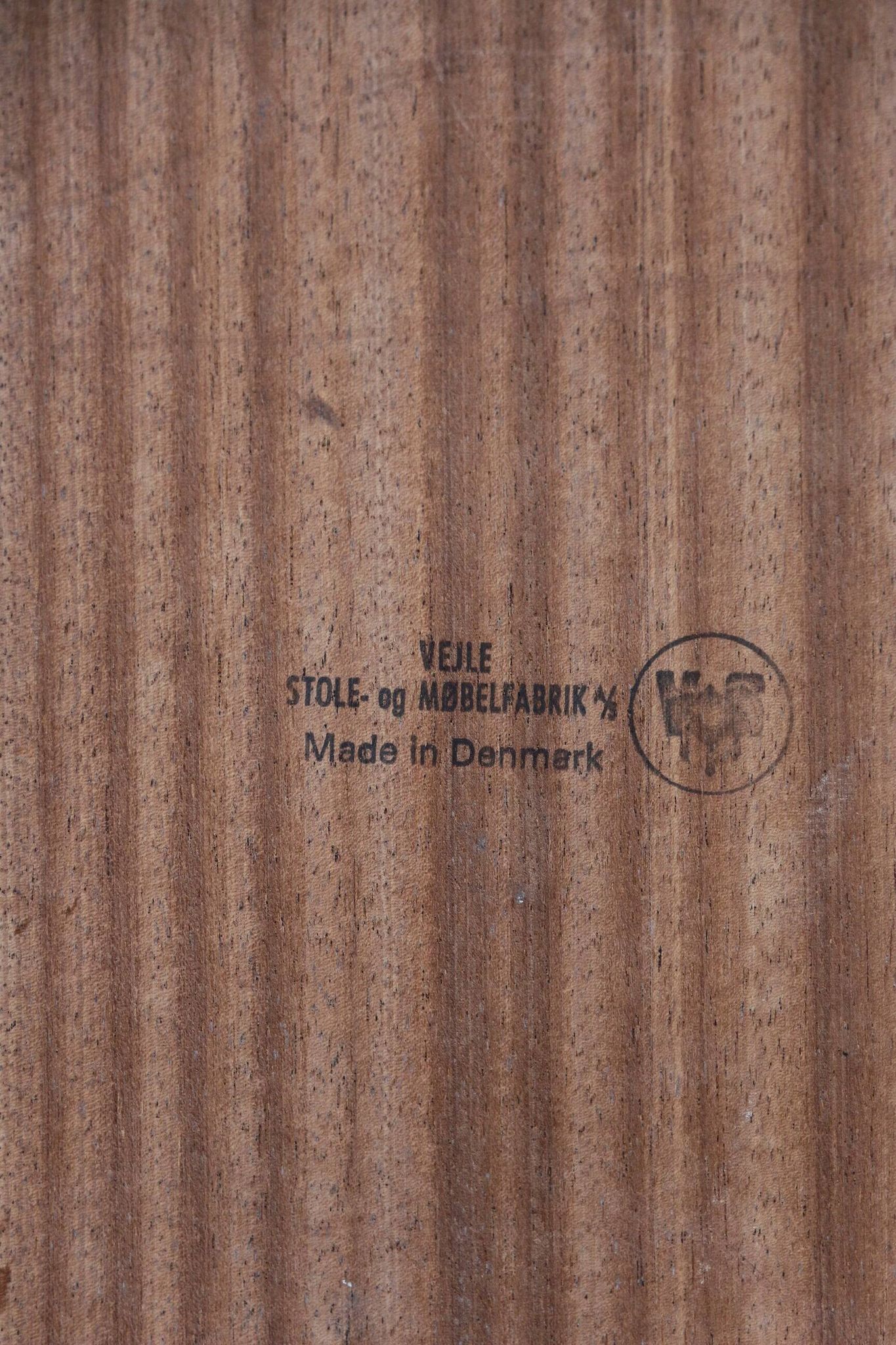 Table d’appoint carrée en palissandre – Henning Kjaernulf pour Vejle Stole