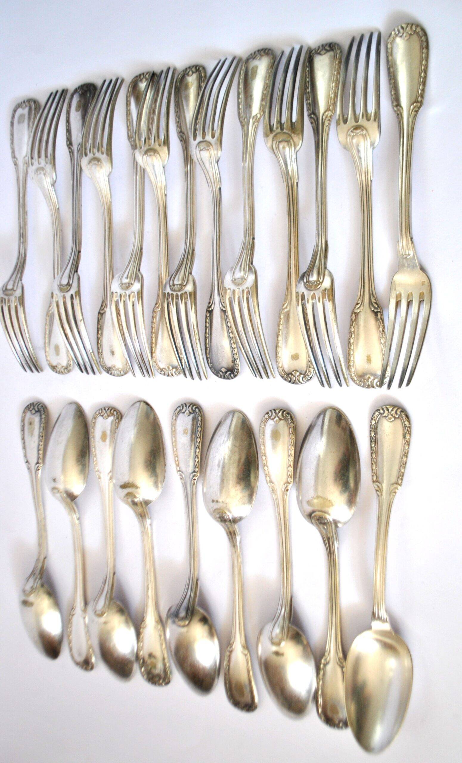 Set of 21 classic silver-plated metal table cutlery from 1900 by silversmith Boulenger, 21cm.
