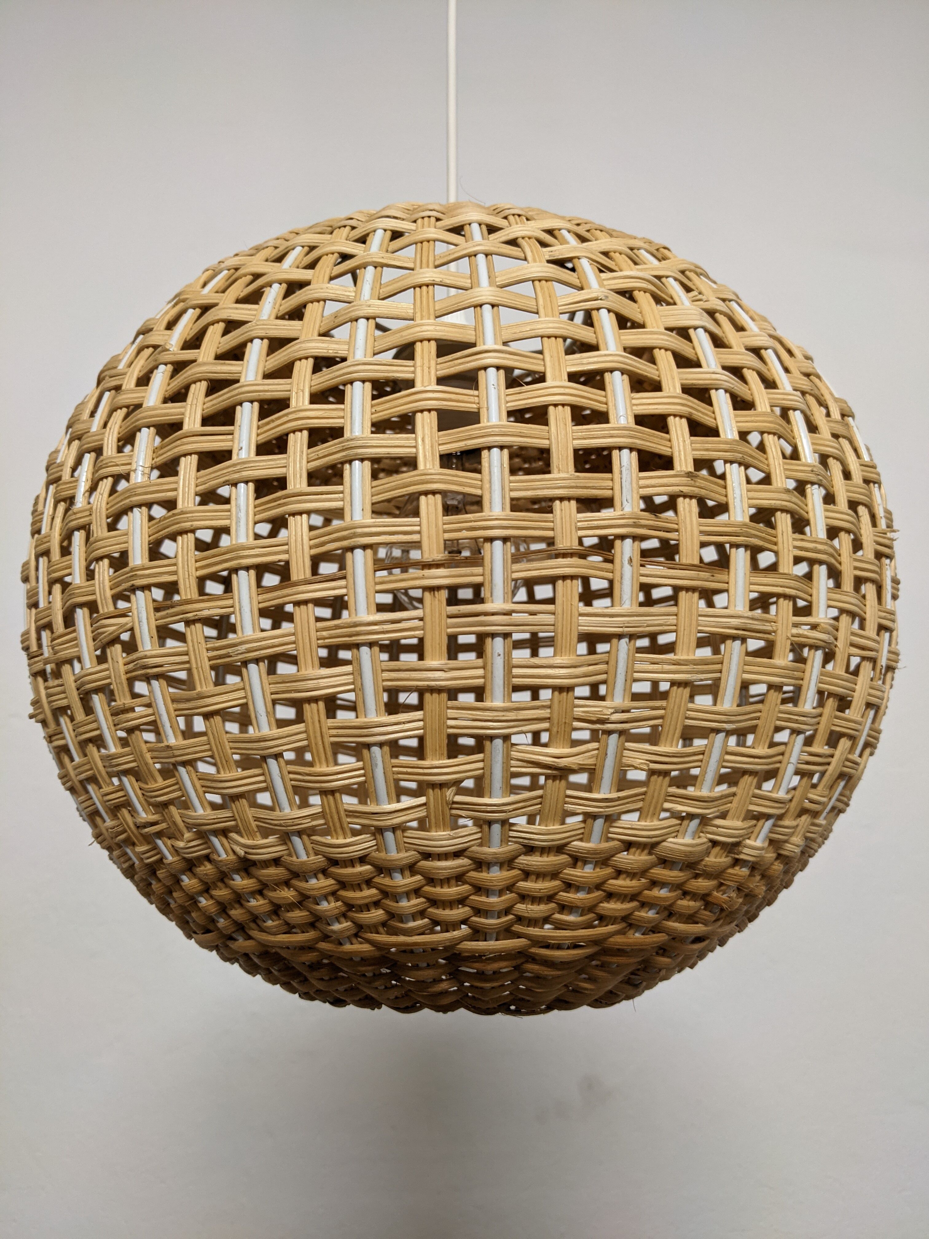 Vintage rattan ball suspension