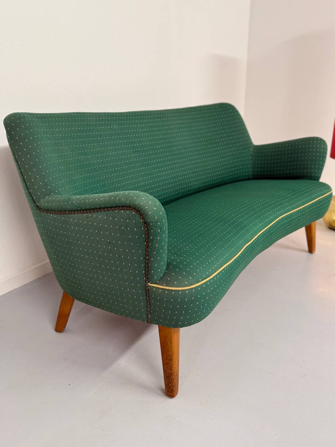 Ancien canapé haricot cocktail vert vintage design des années 50