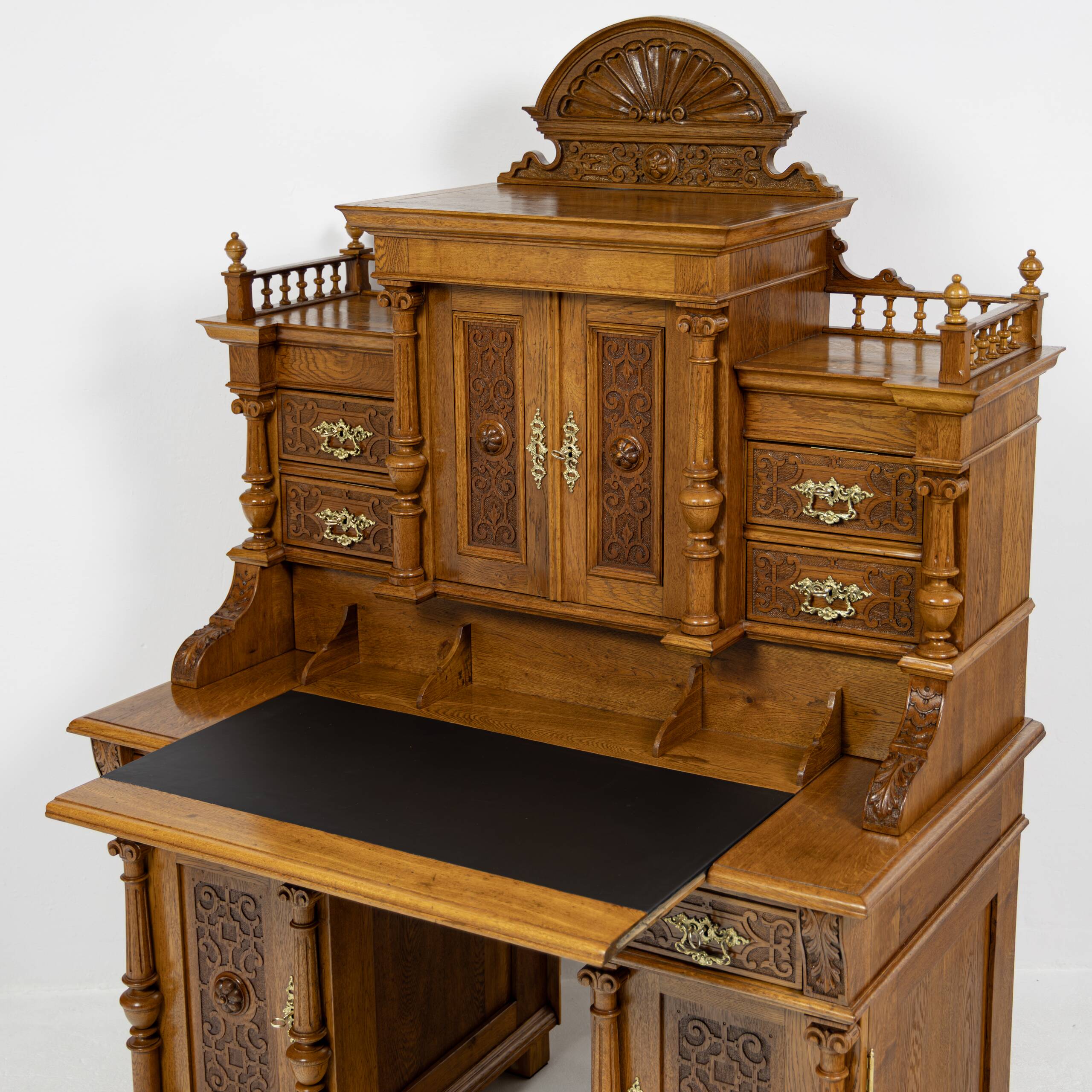 Grand Neo-Renaissance ministerial desk with steps in oak - circa 1880-1890