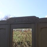 Art Deco wardrobe with three doors – Kaki Barda (Liberon)