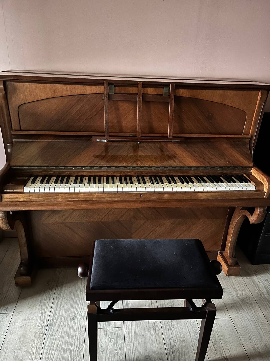 Upright piano