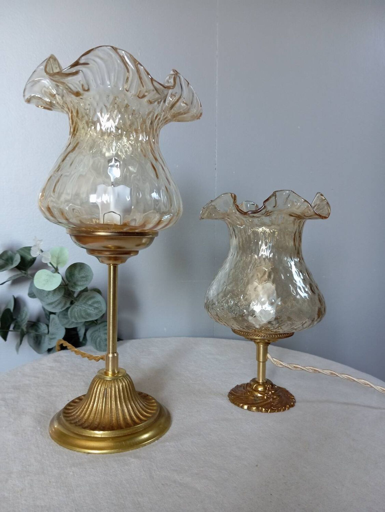 Duo desk lamps, vintage inspiration, bronze and ocher tulip glass