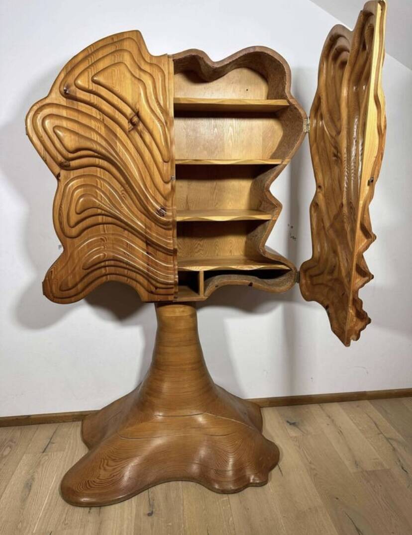 Tree-shaped wardrobe