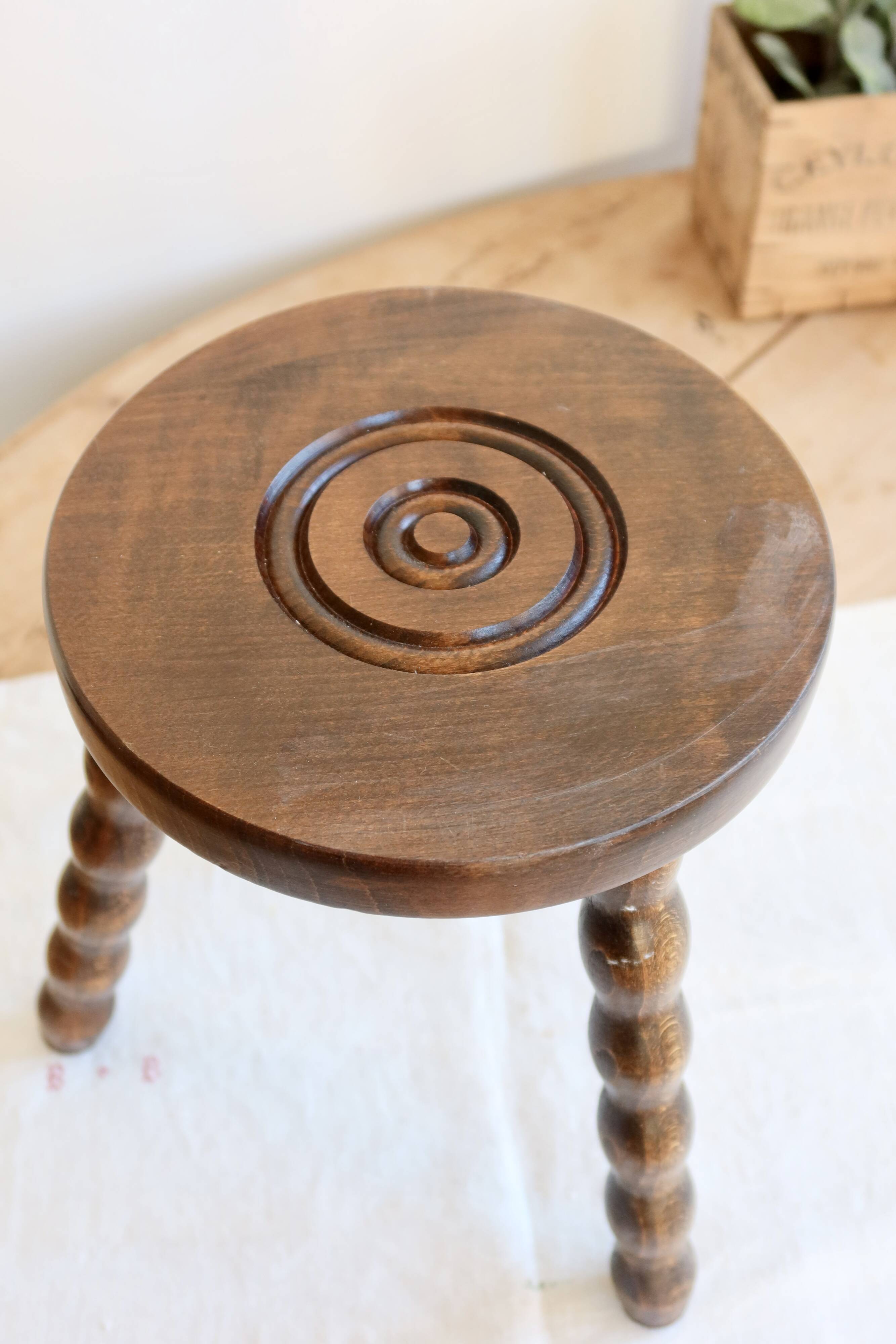 Antique wooden tripod milking stool - Turned legs