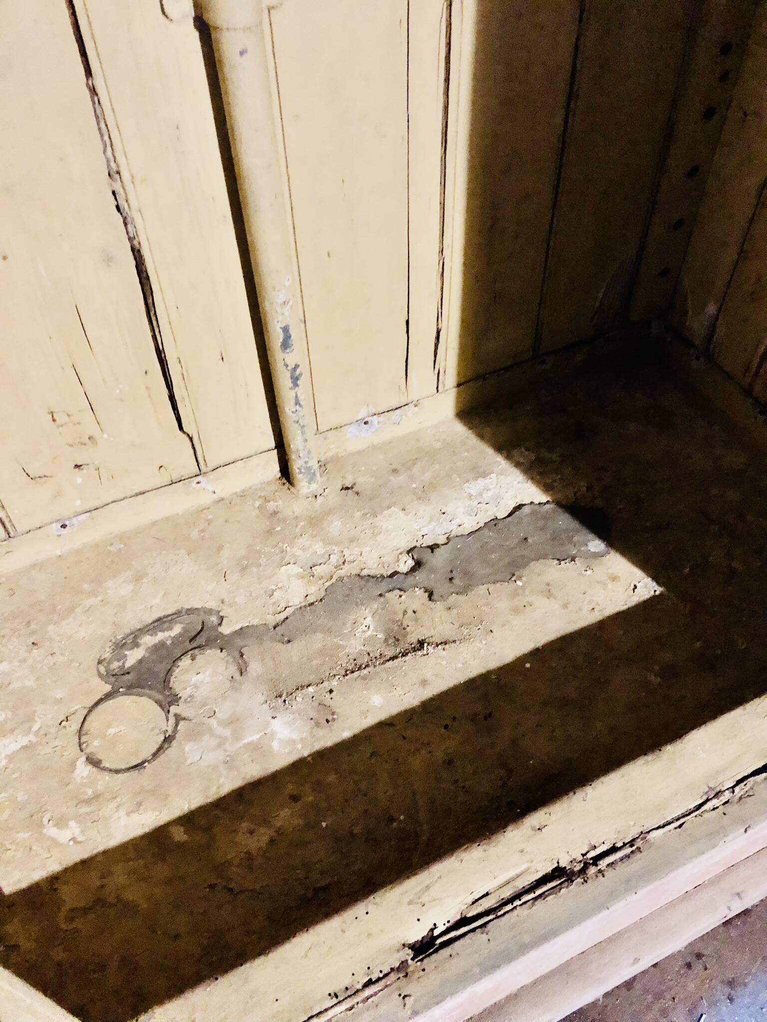 Large Fridge - Cabinet in a pretty Dijon patina from the 1900s