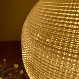 Lampe à poser globe vintage en verre holophane