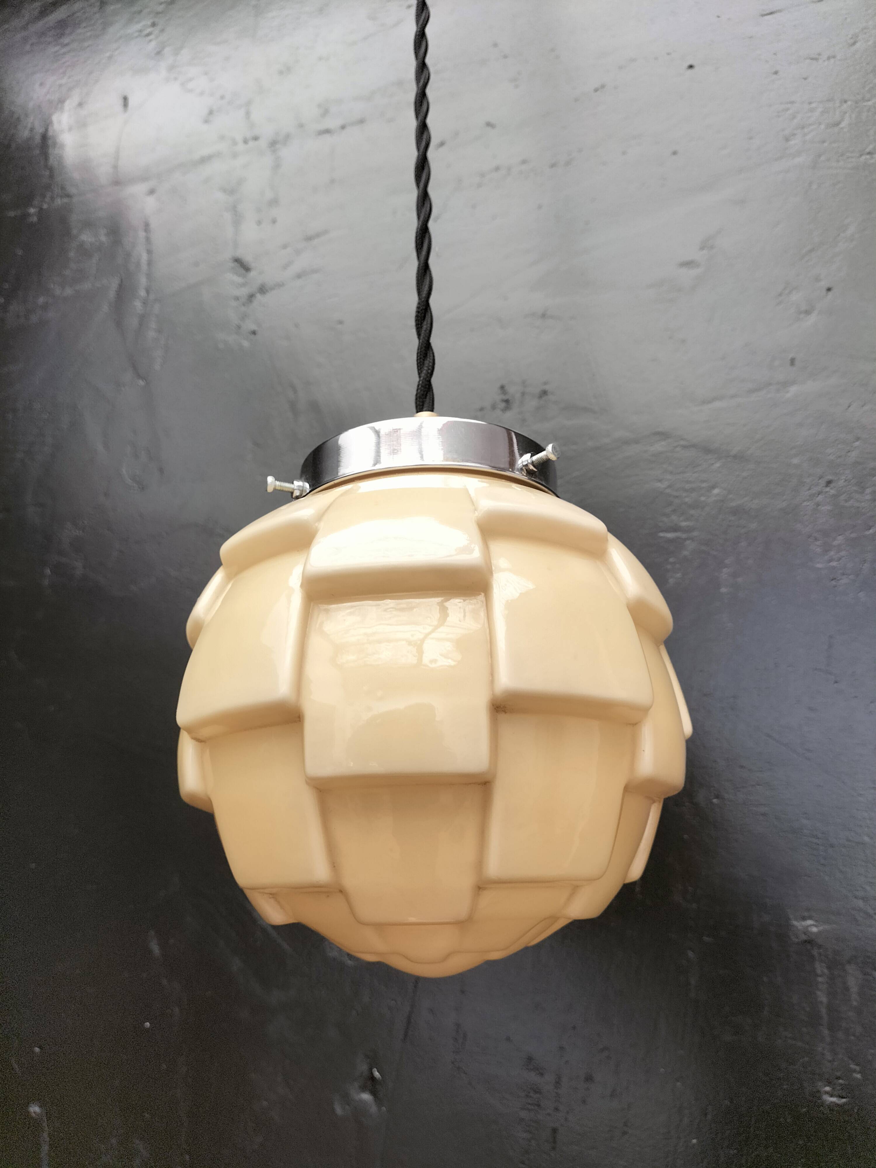 Art deco suspension
