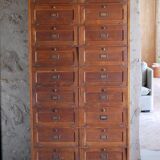 Notary's furniture with clamshells