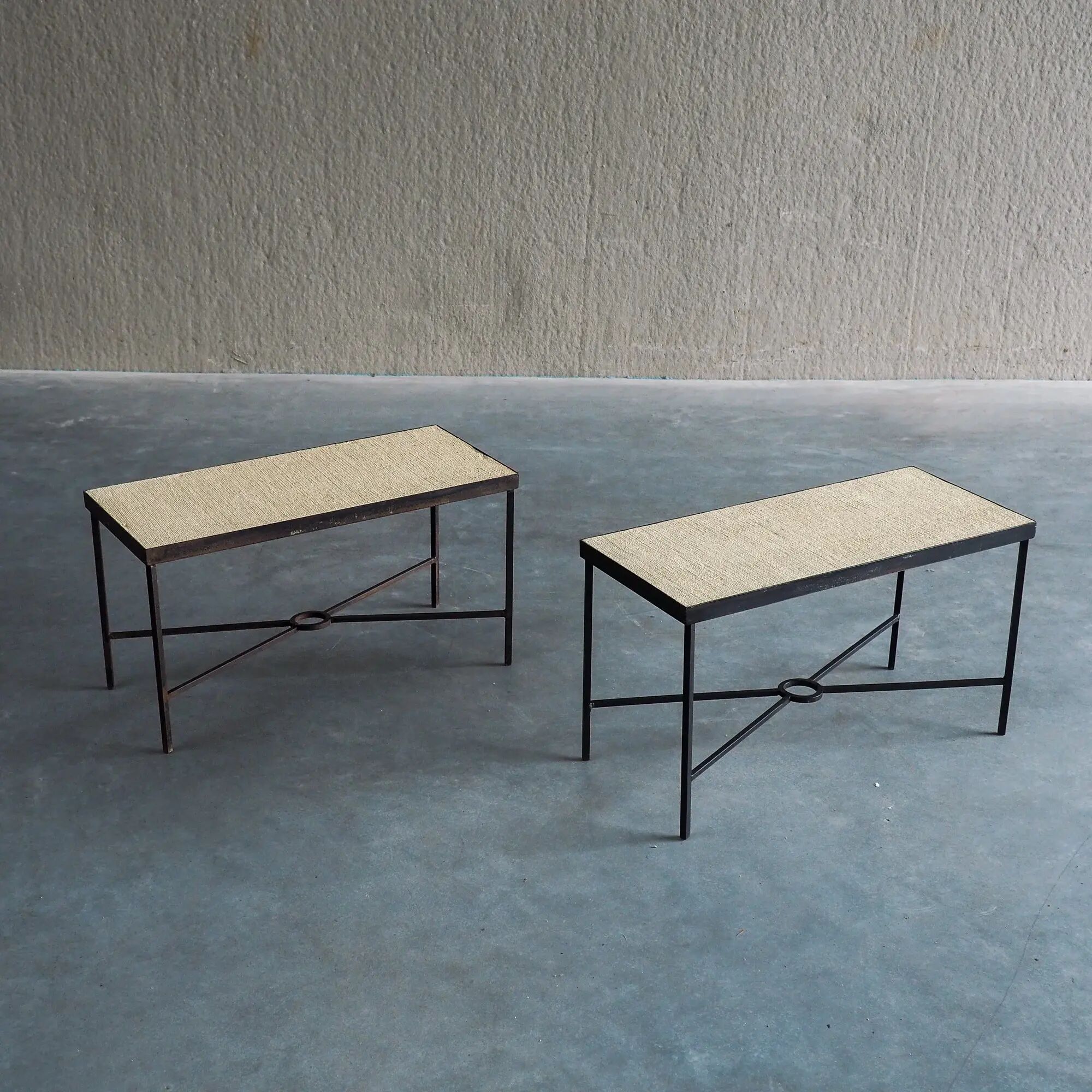 Set of 2 minimalist metal side tables with plaster-fiber tops