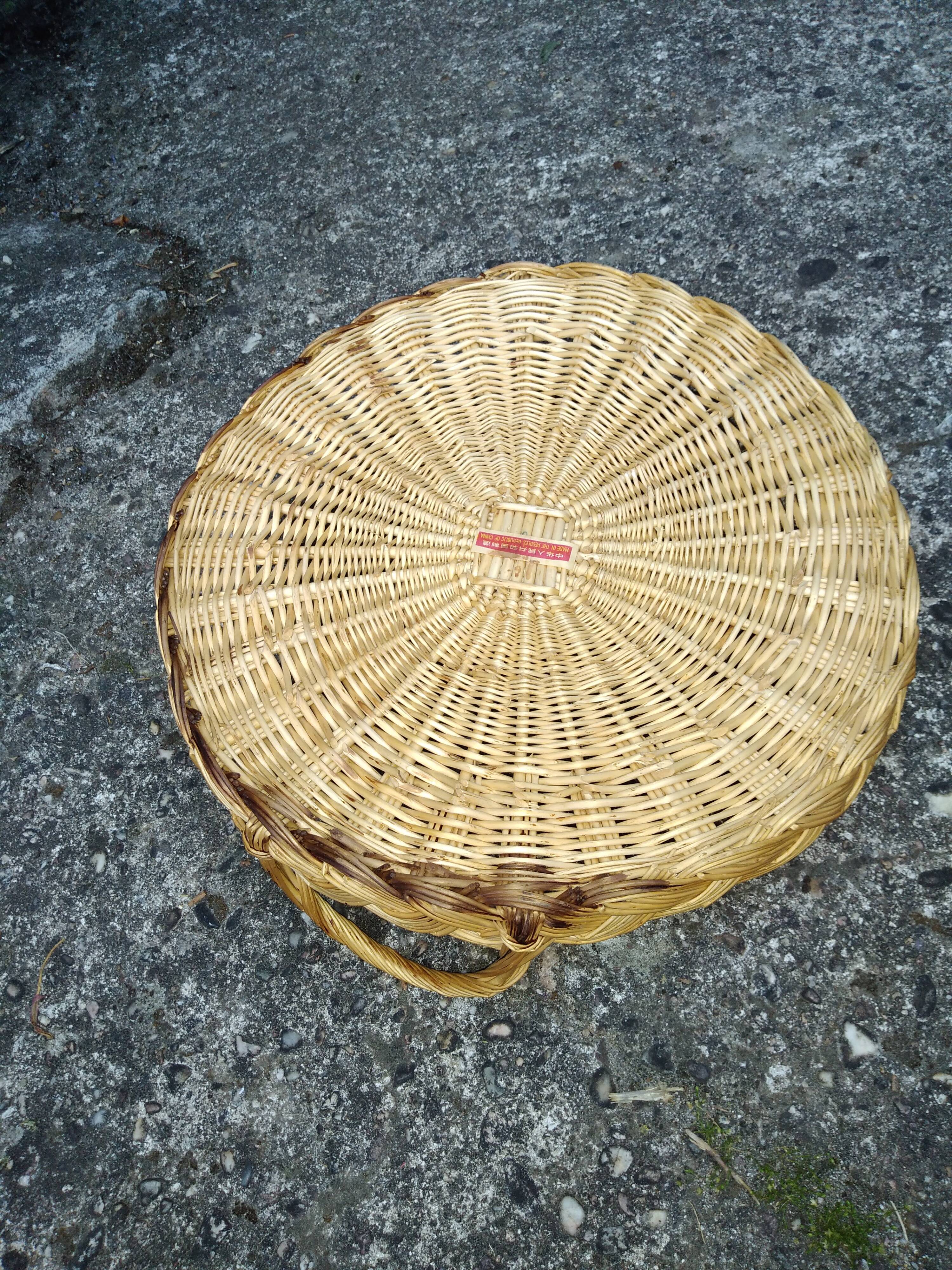 Vintage wicker volette