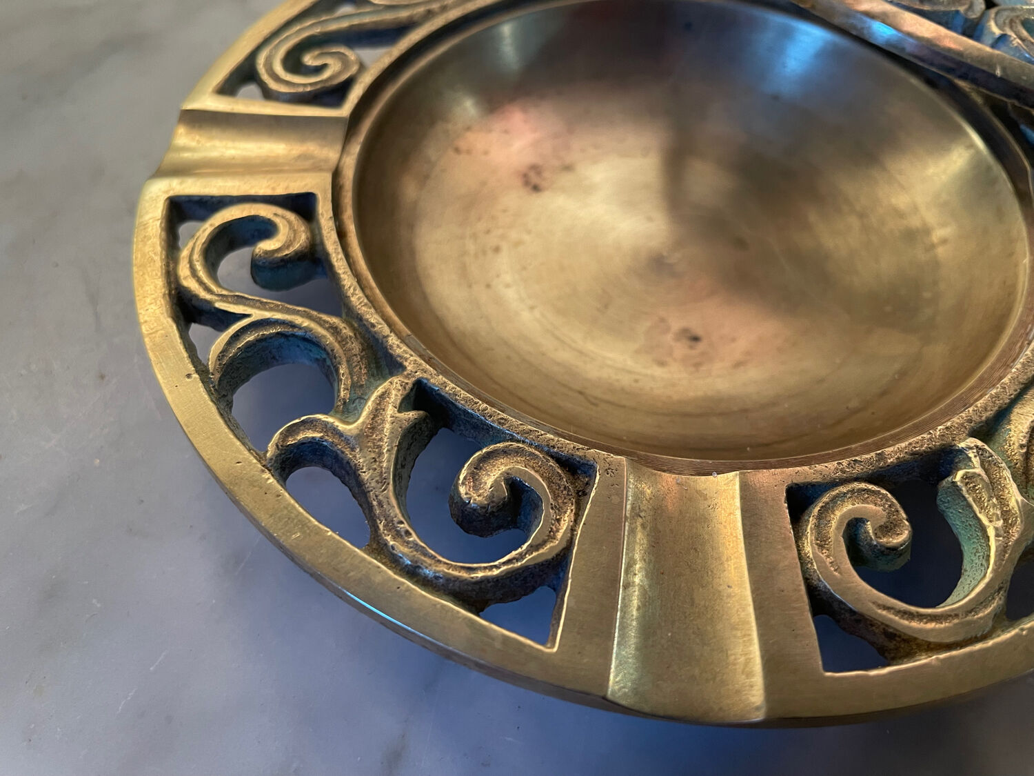 Cendrier couvert en bronze vintage