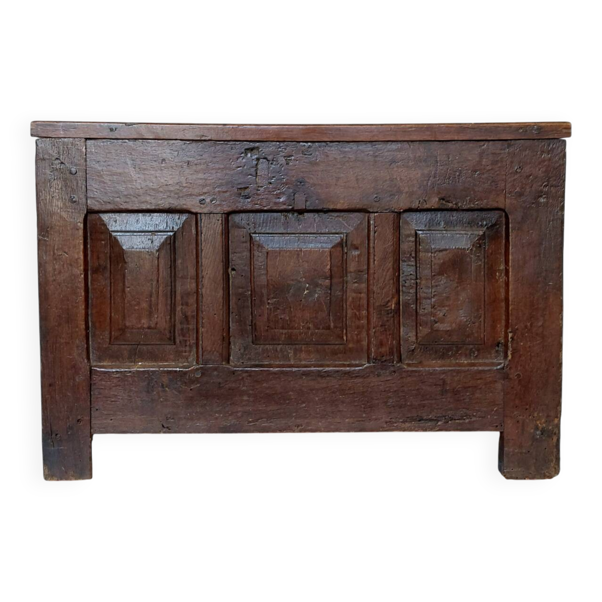 Solid oak chest from the early 17th century