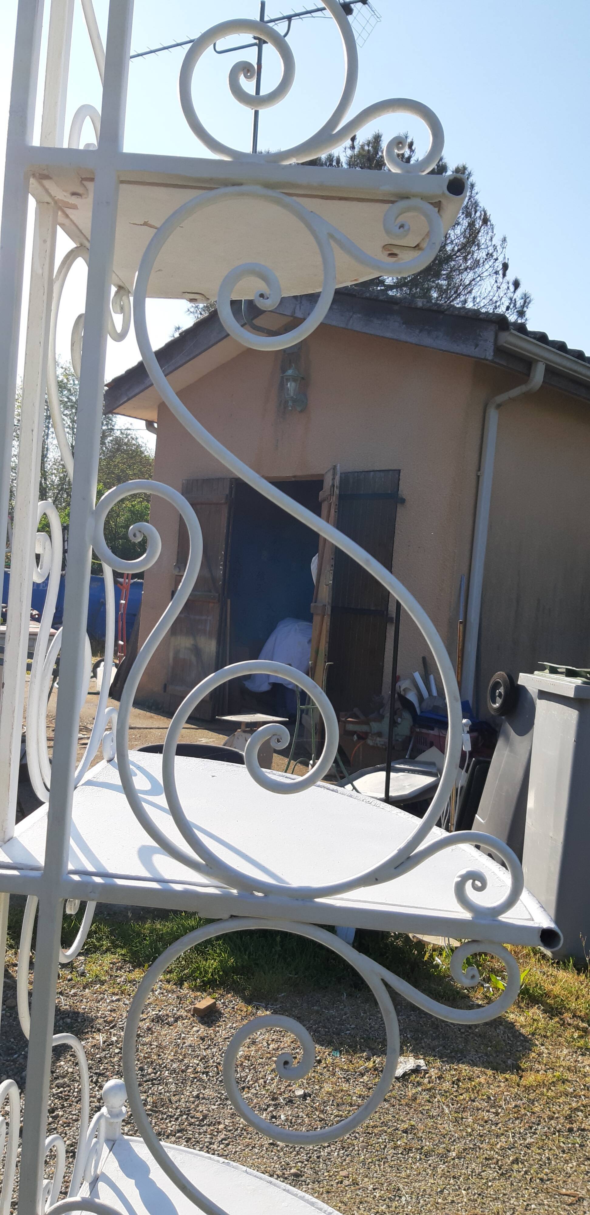 Wrought iron garden corner corner 1900