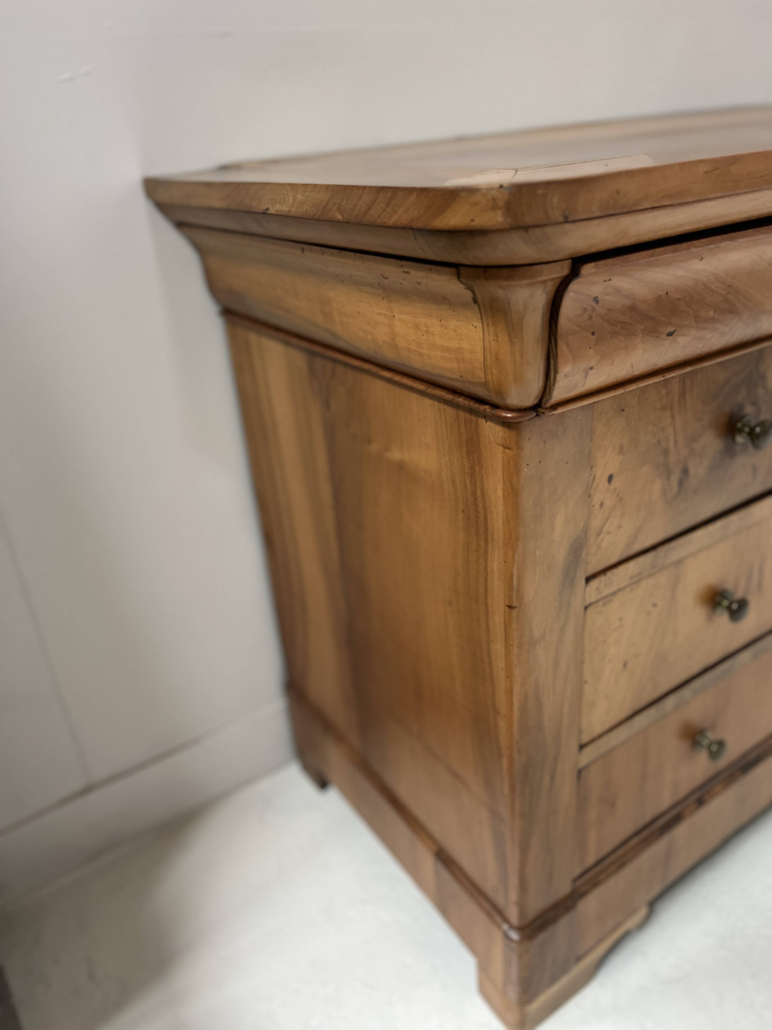 Commode Louis Philippe en en merisier massif XIX siècle