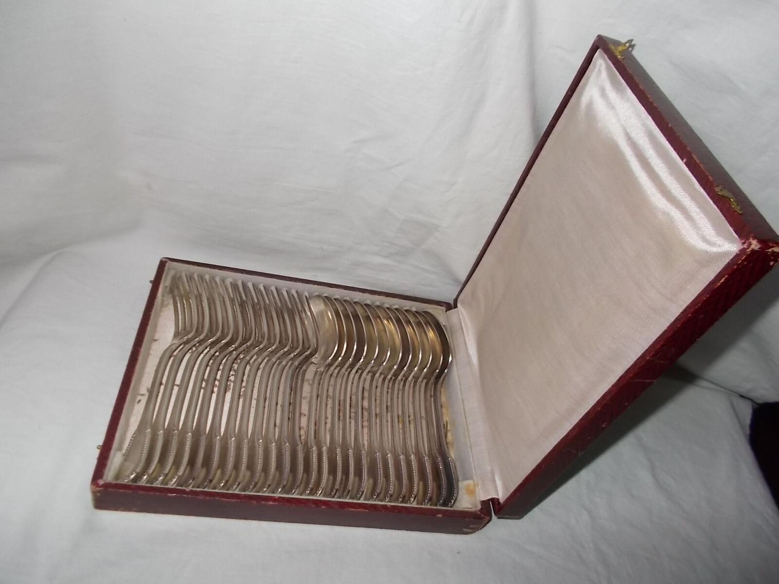 24-piece silver-plated cutlery set with box