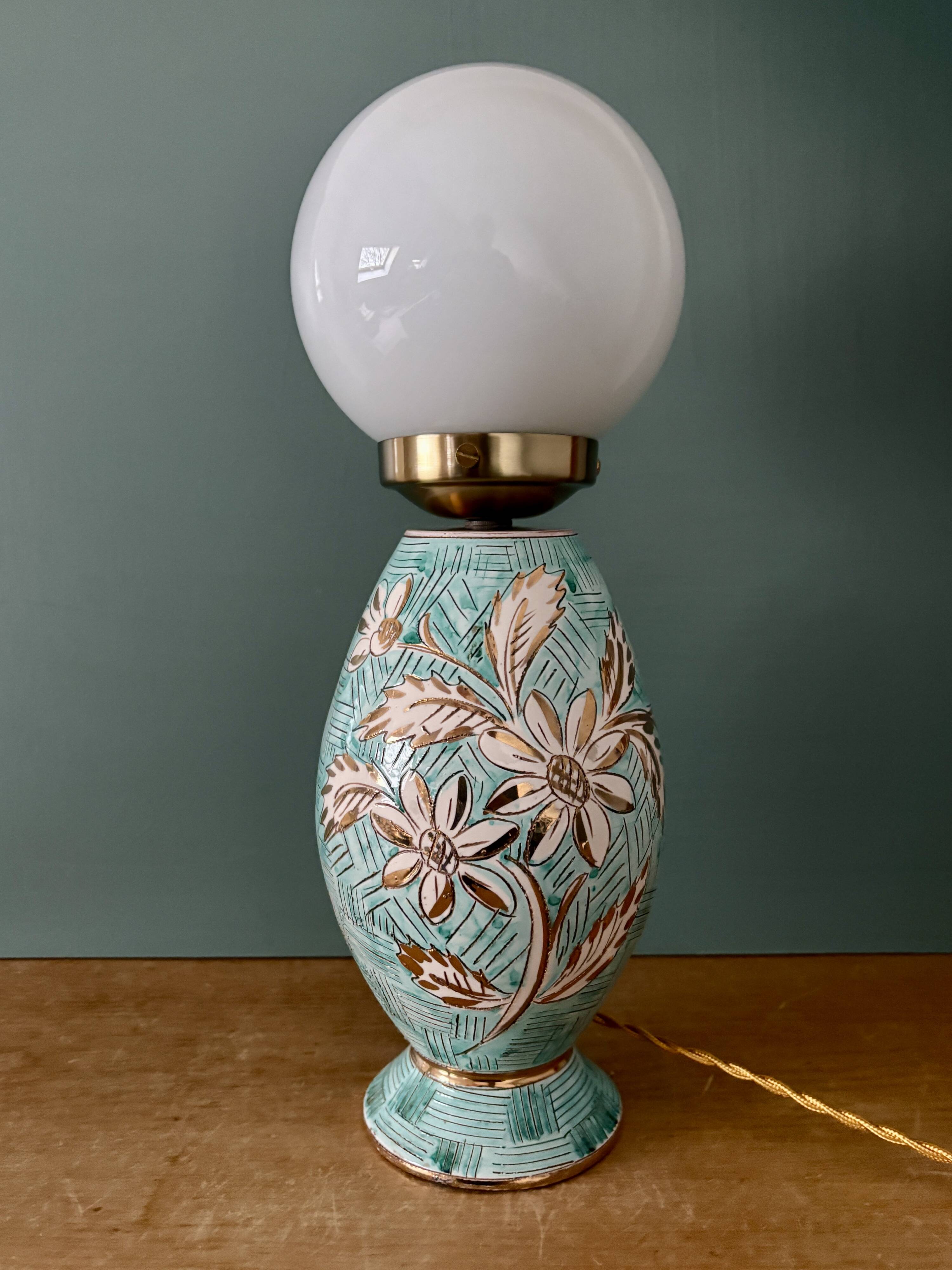 Lampe vintage en céramique et opaline blanche.