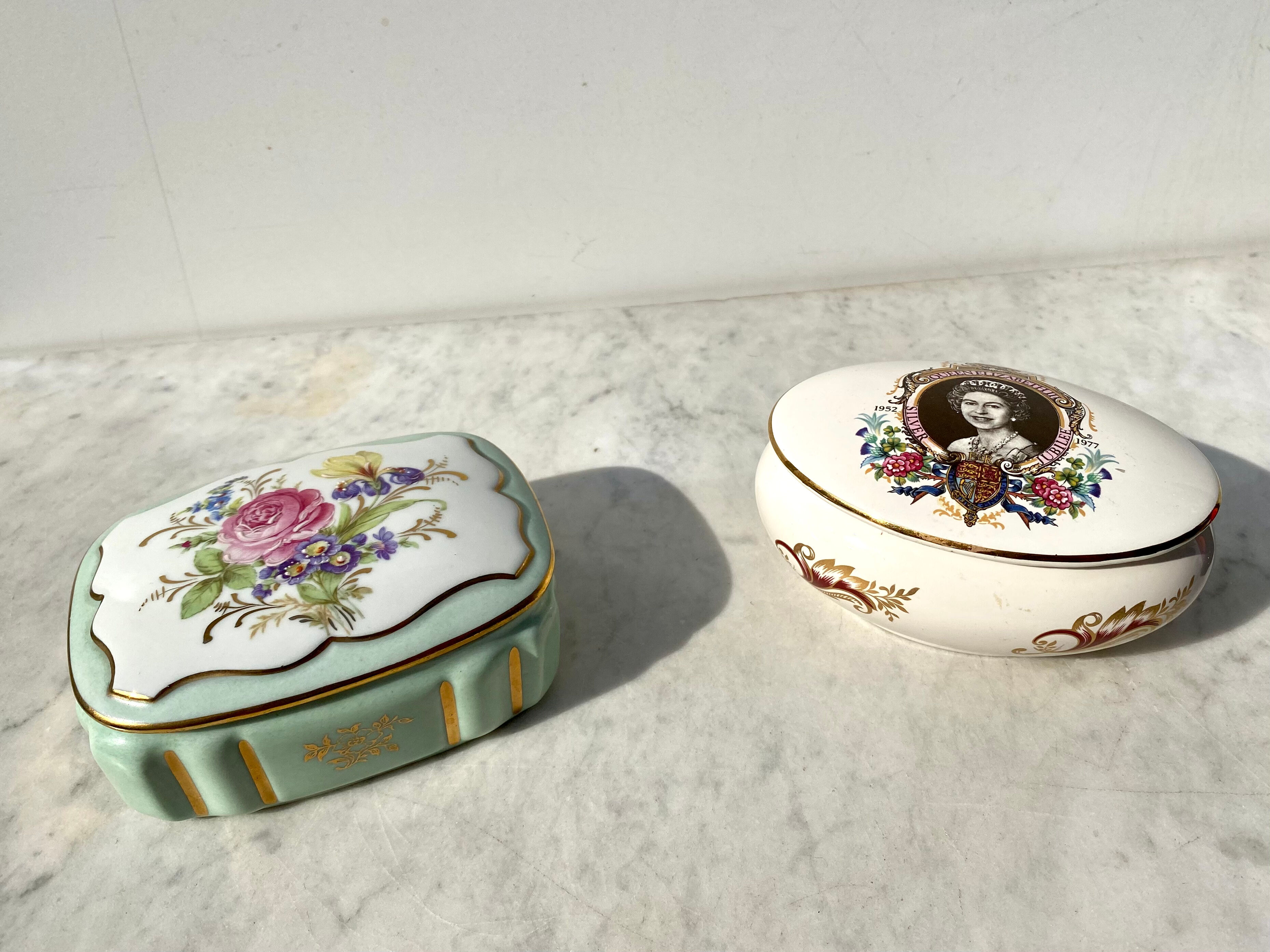 Porcelain box royal worcester collector queen elizabeth ii silver jubilee 1977