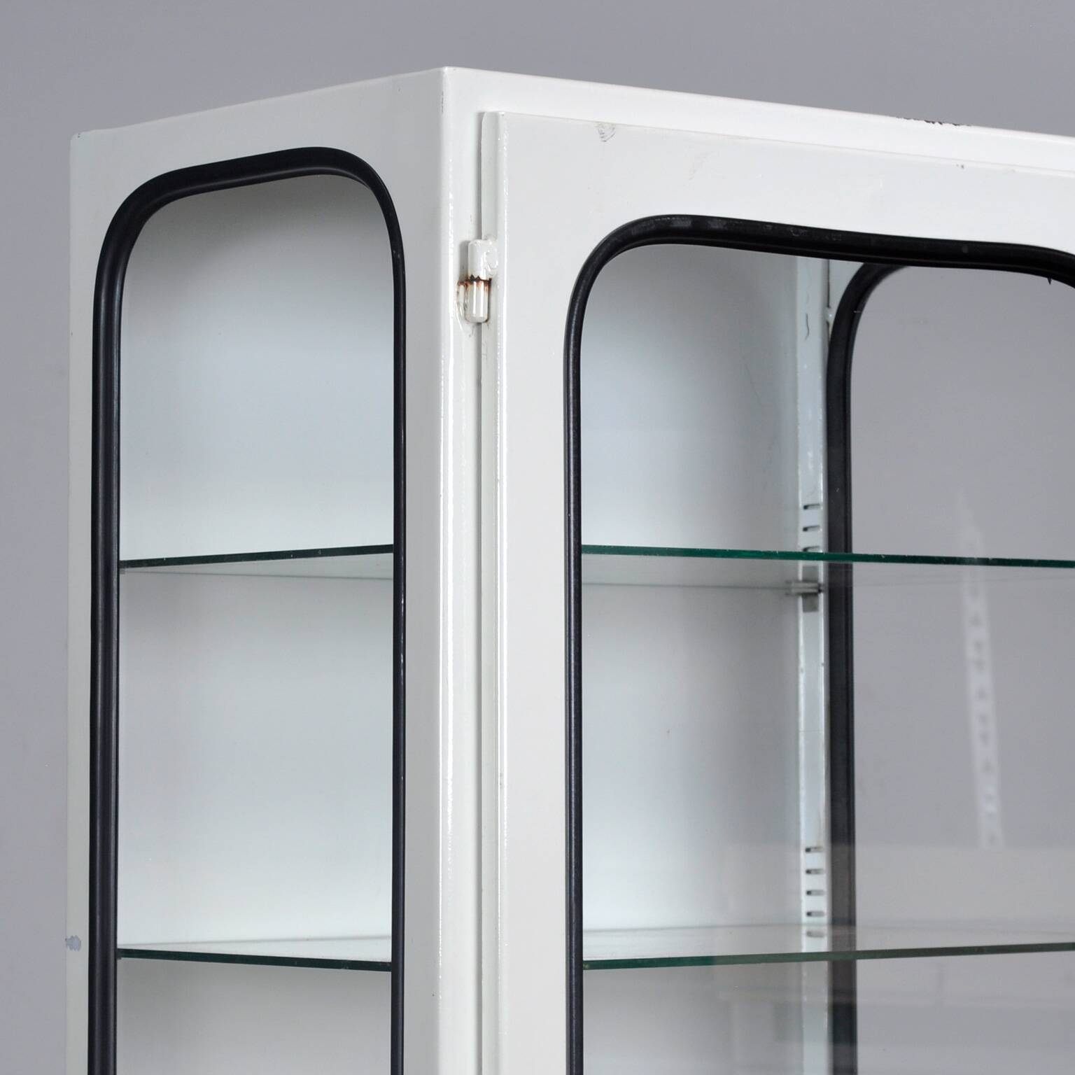 Armoire à pharmacie vintage en fer et verre, années 1970