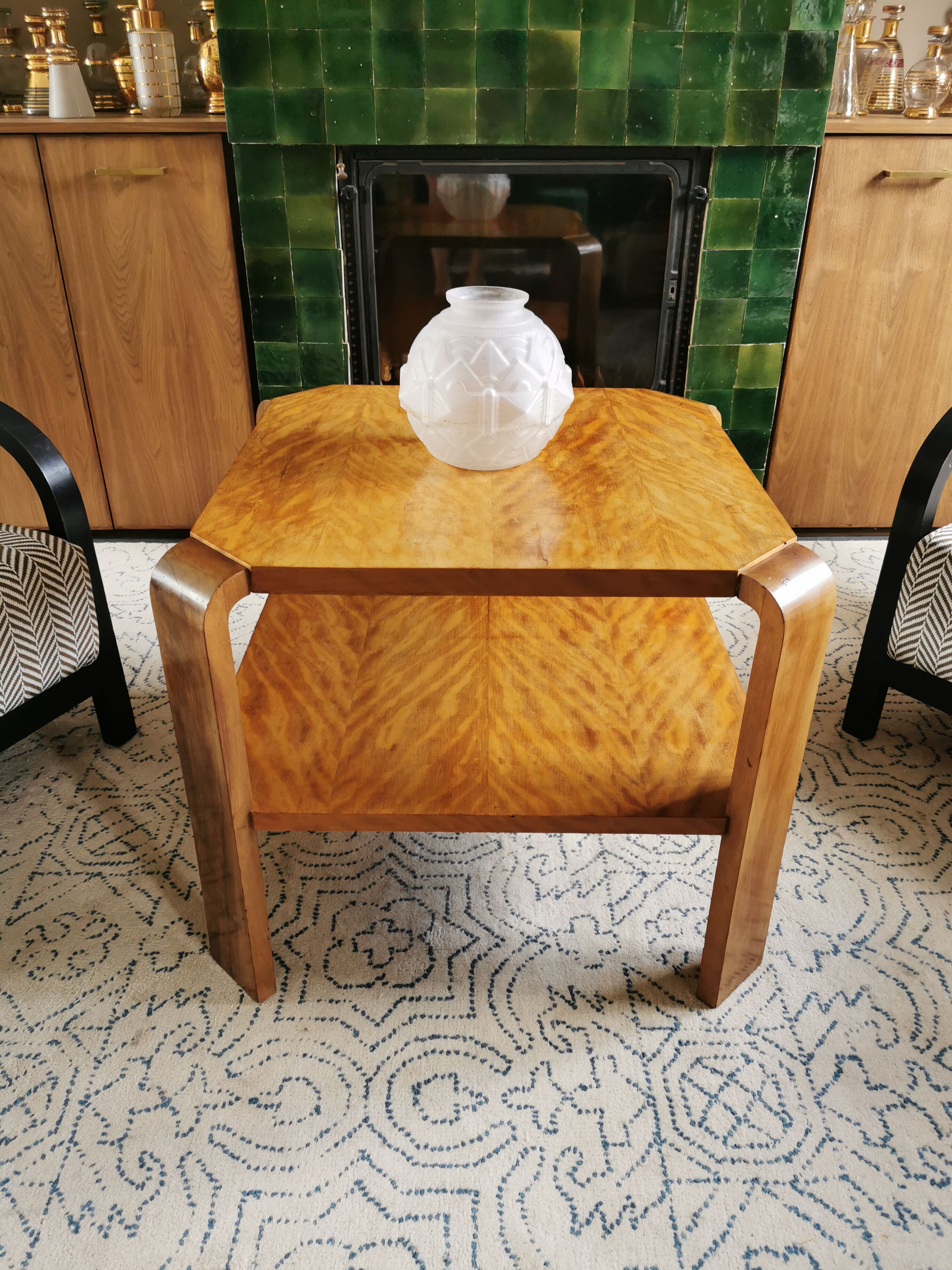 Table basse art déco carrée en bois clair