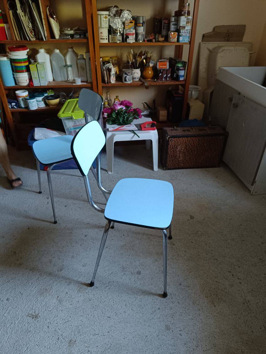 3 chaises formica bleu clair