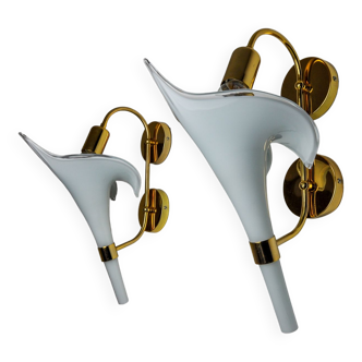 Pair of white fleur de lys sconces, murano glass, Italy, 1970