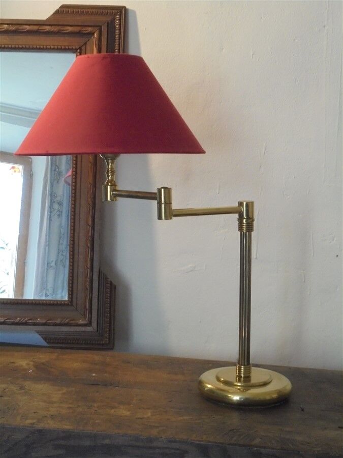 Articulated lamp foot